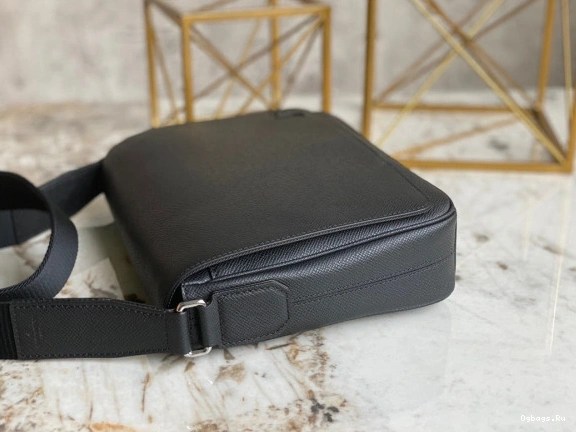 VUITTON DISTRICT LOUIS PM 0402